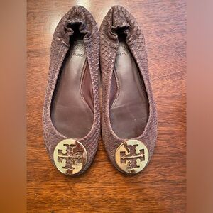 Tory Burch Flats 6.5 embossed snake